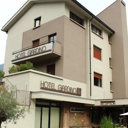 Hotel Giardino Breno Bagian luar foto
