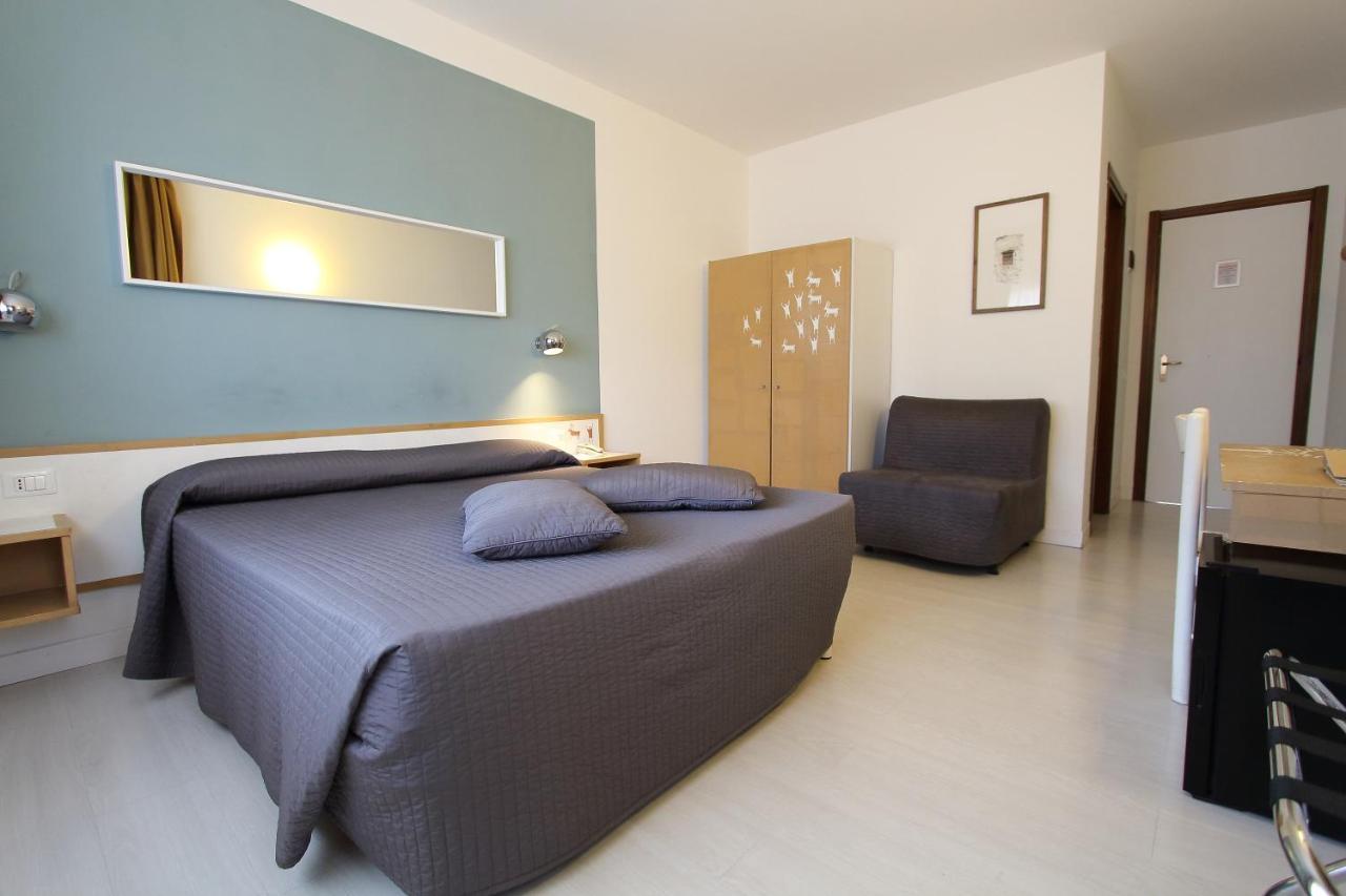 Hotel Giardino Breno Bagian luar foto