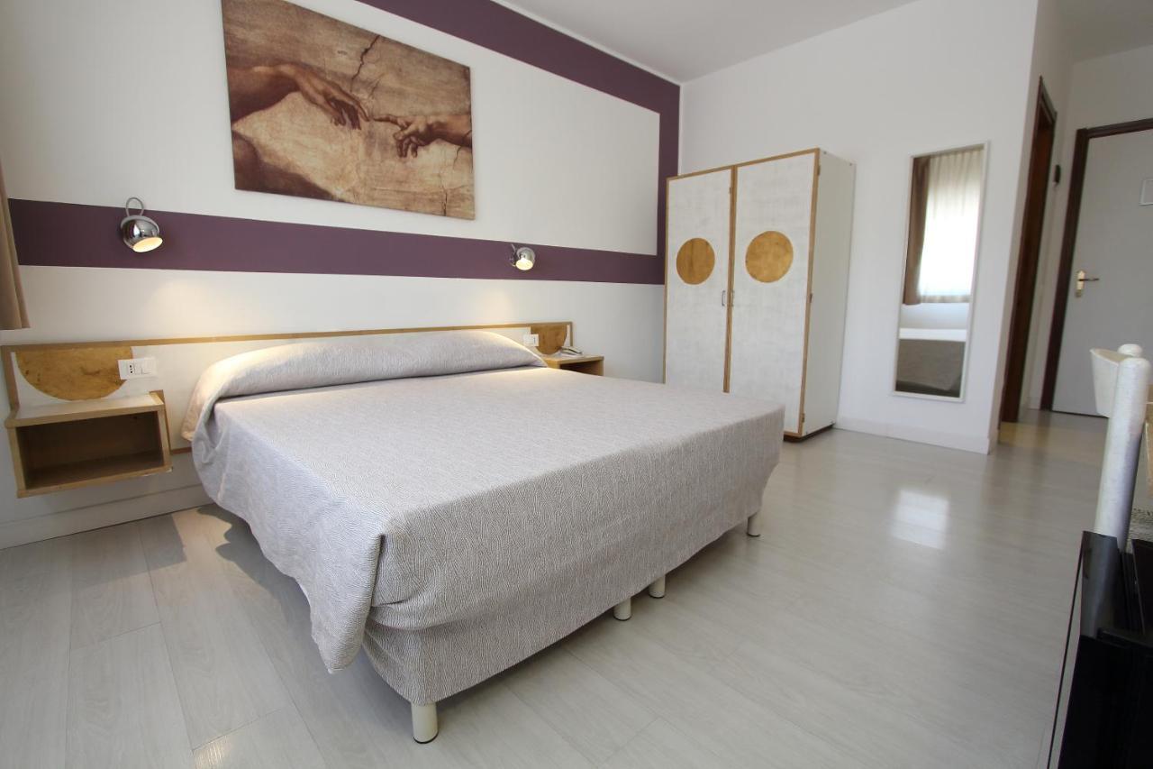 Hotel Giardino Breno Bagian luar foto