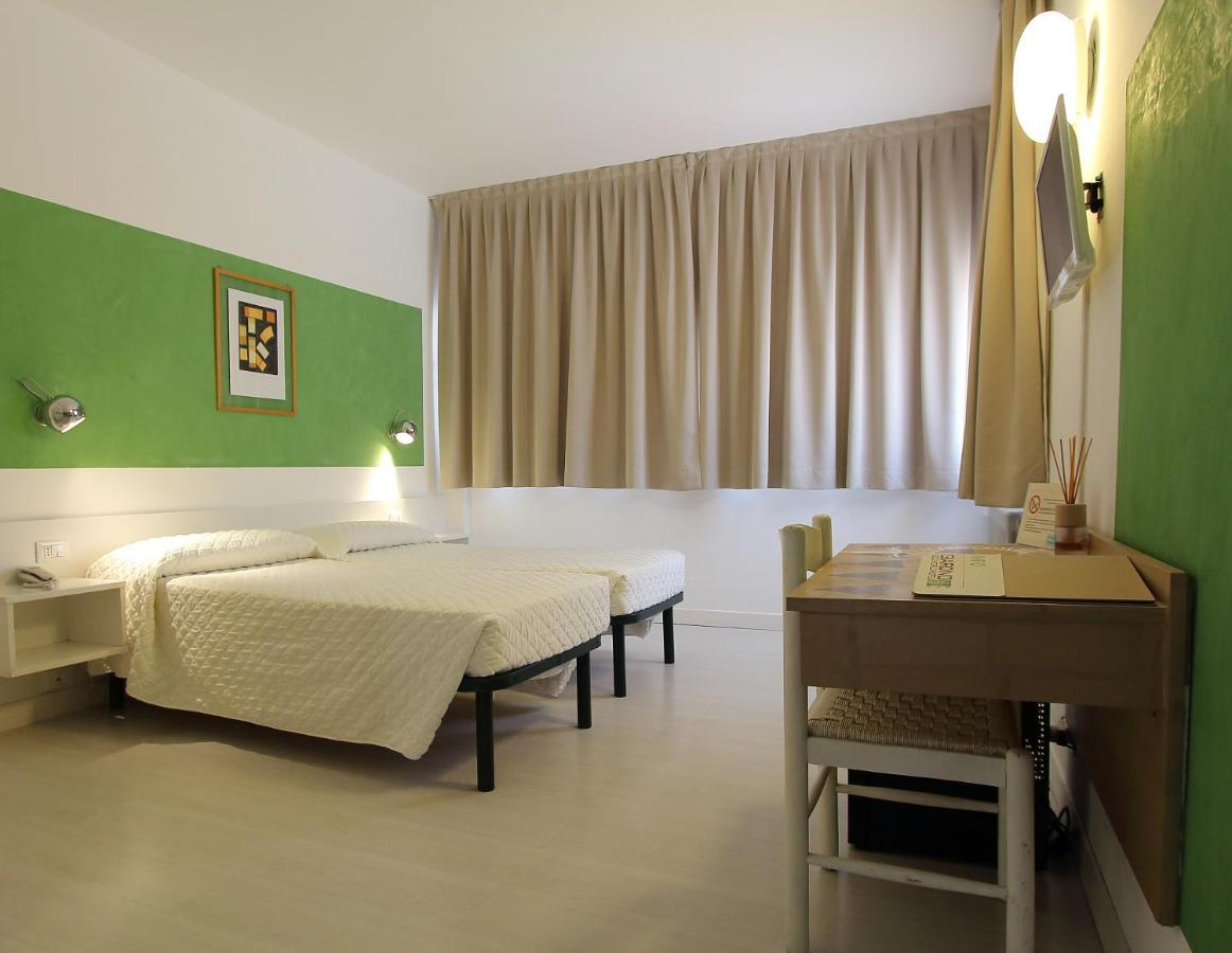 Hotel Giardino Breno Bagian luar foto