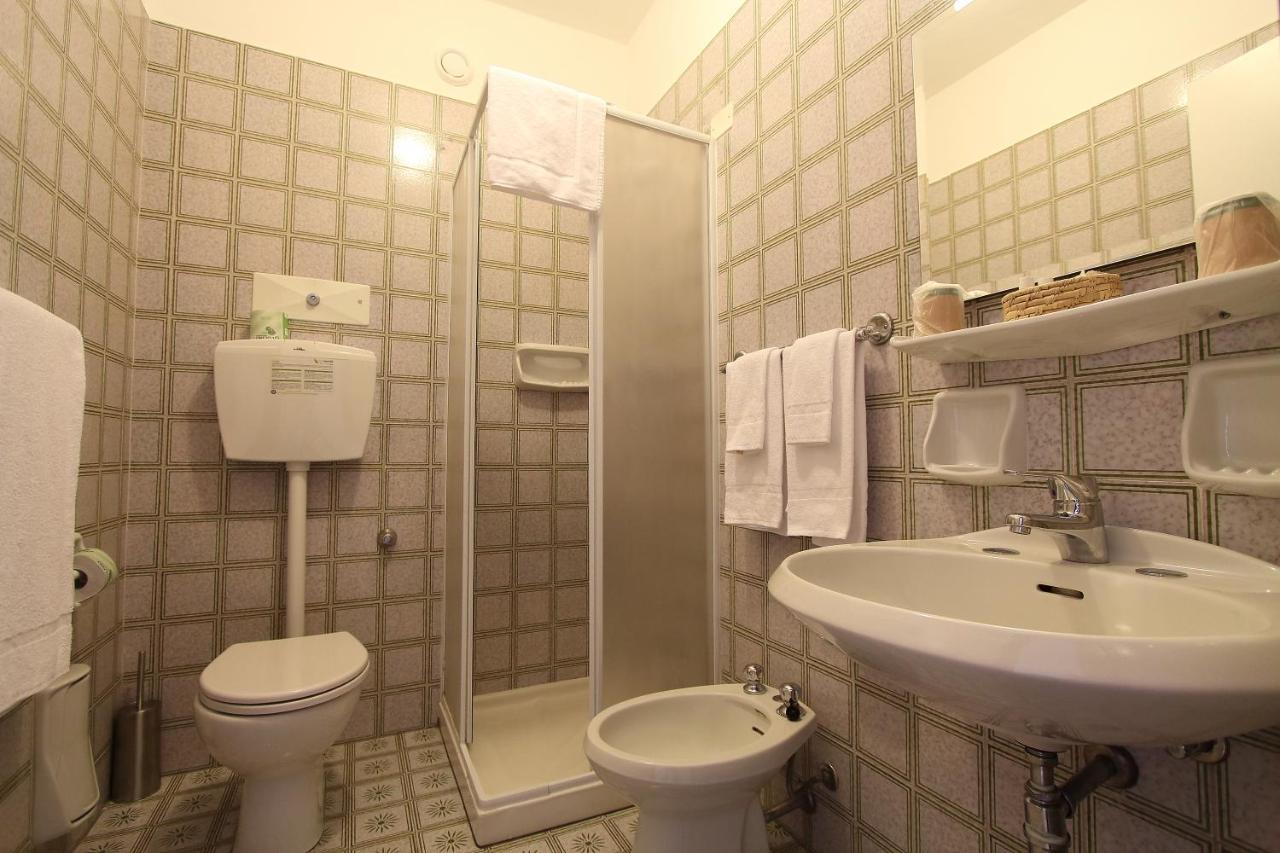 Hotel Giardino Breno Bagian luar foto