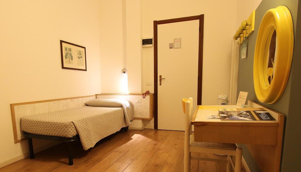 Hotel Giardino Breno Bagian luar foto