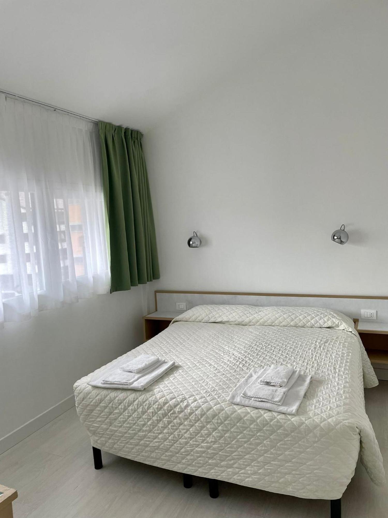 Hotel Giardino Breno Bagian luar foto