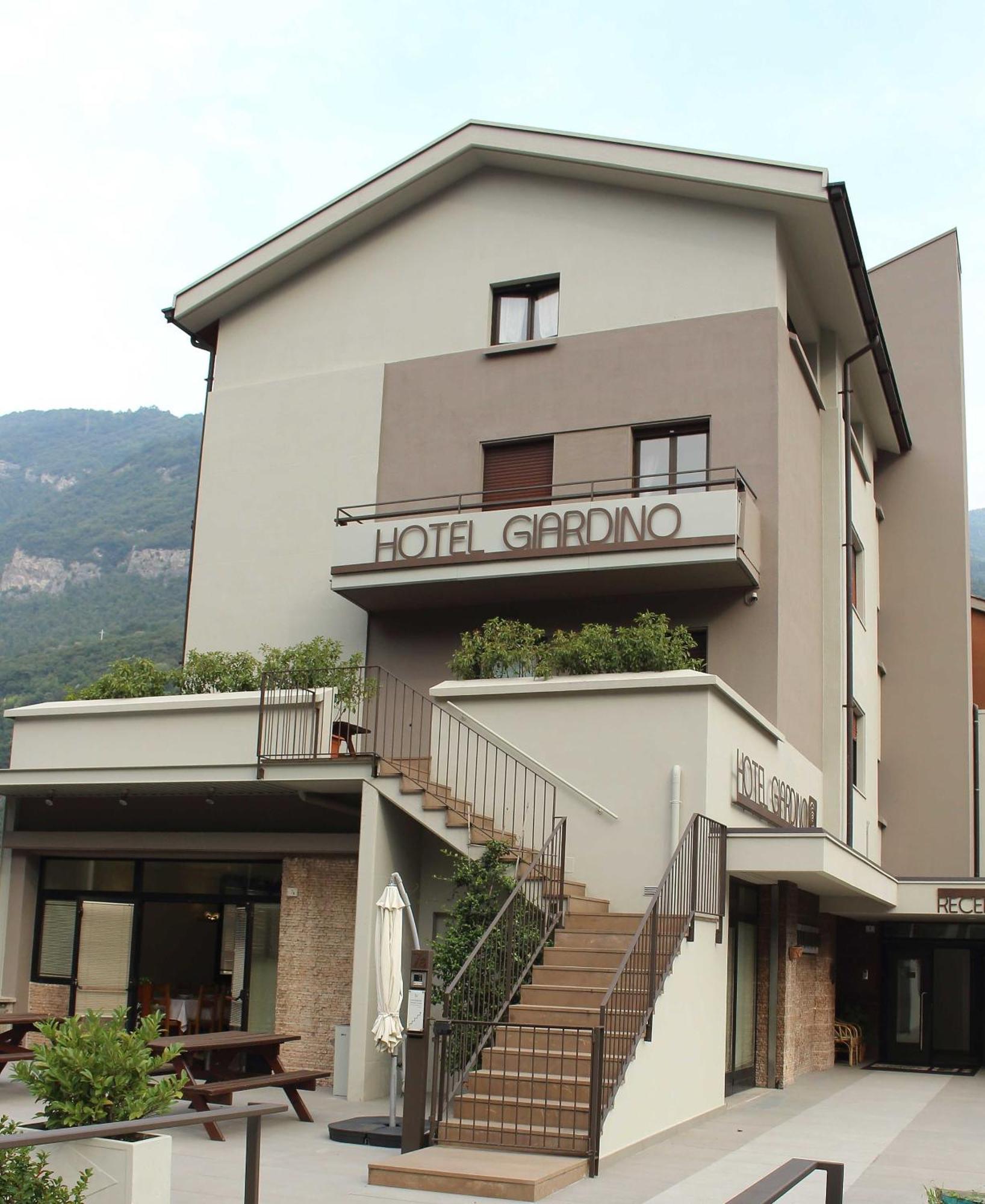 Hotel Giardino Breno Bagian luar foto