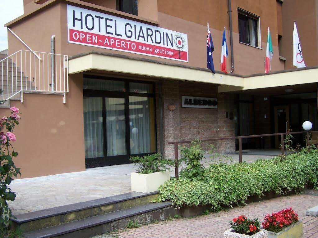 Hotel Giardino Breno Bagian luar foto