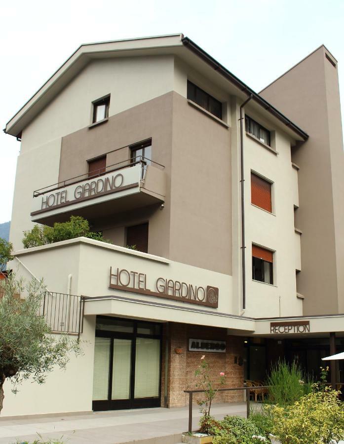 Hotel Giardino Breno Bagian luar foto